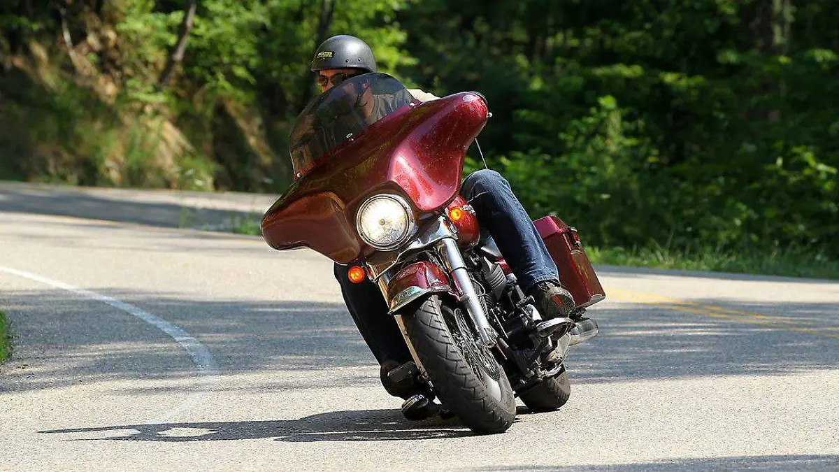 Conducir una motocicleta también implica apegarse al reglamento de tránsito, pues se trata de un vehículo más